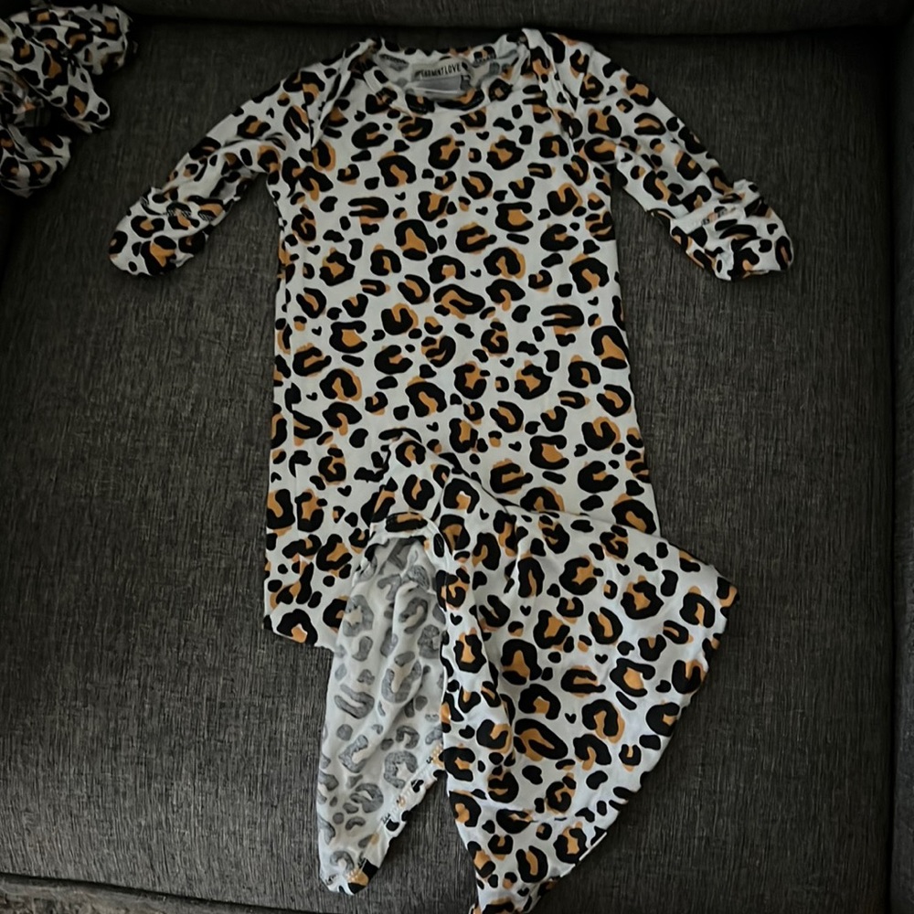 Spearmint love knotted gown leopard 0-3 months EUC